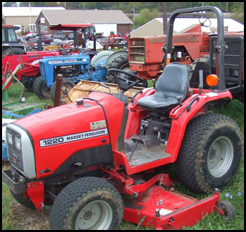 Massey Ferguson 1220 Tractor